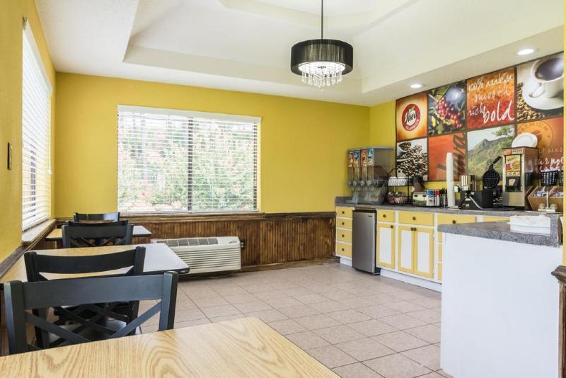 Rodeway Inn Swainsboro Dış mekan fotoğraf